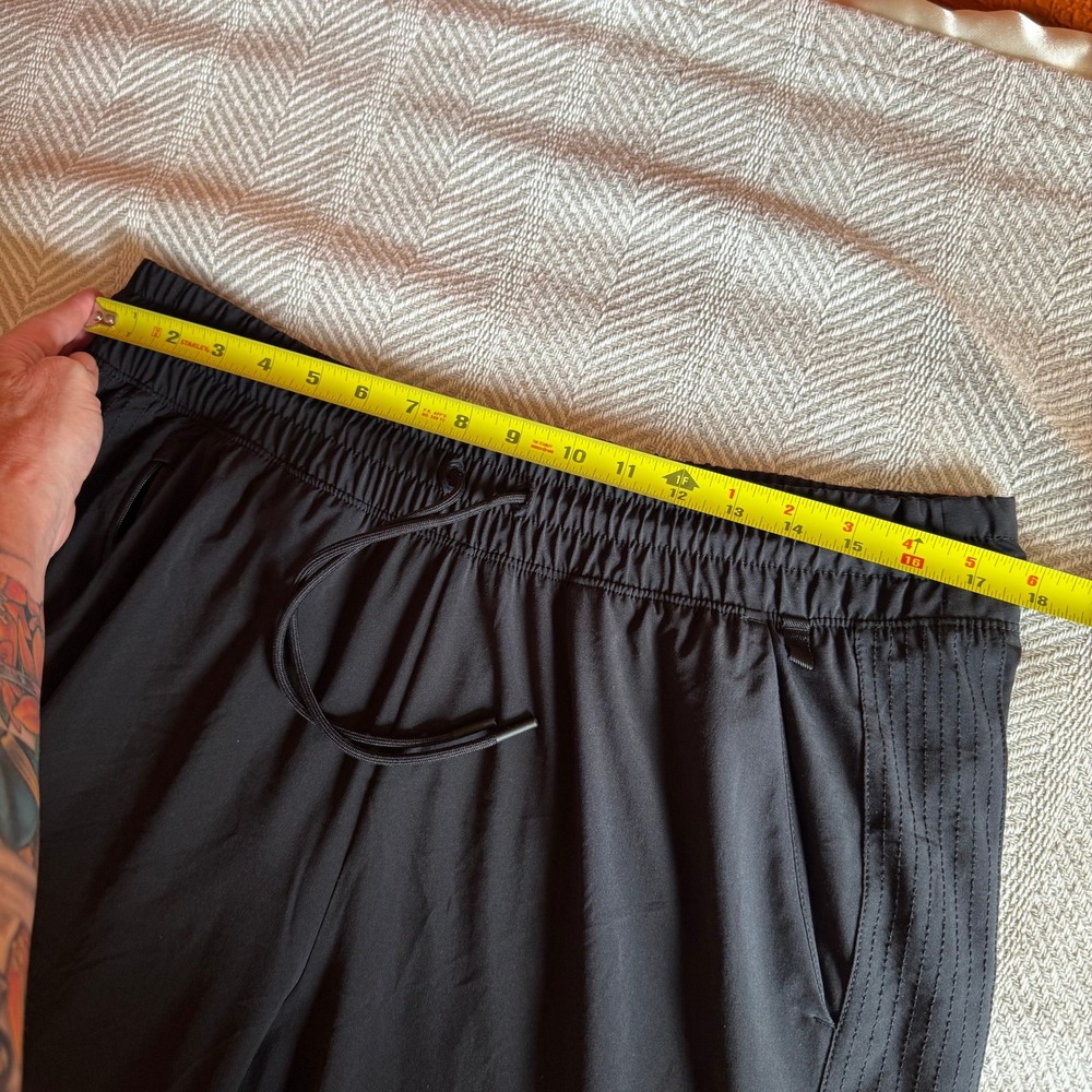 Athleta Avenue Wide Leg Crop Pant Black Size 14 Smocked Waist Travel Trousers - Picture 8 of 9